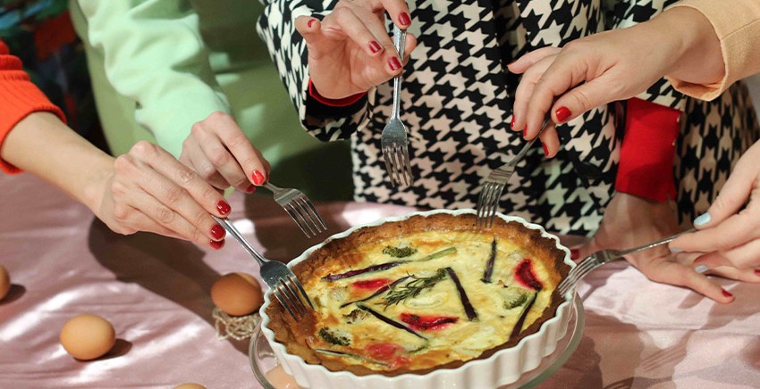 5 Lesbians Eating a Quiche