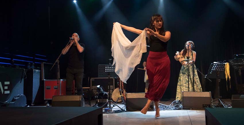 Encardia και Adelco folk band στο Myrtillo Cafe